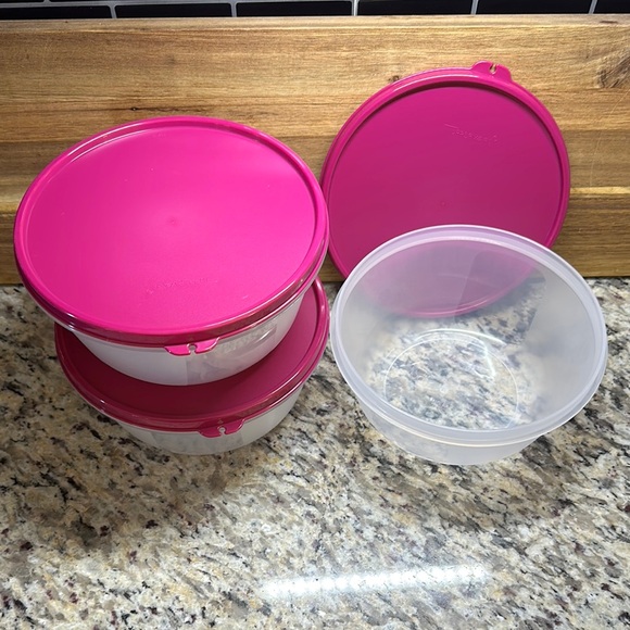 Tupperware Clear Bowls Set of 3 - Picture 3 of 3